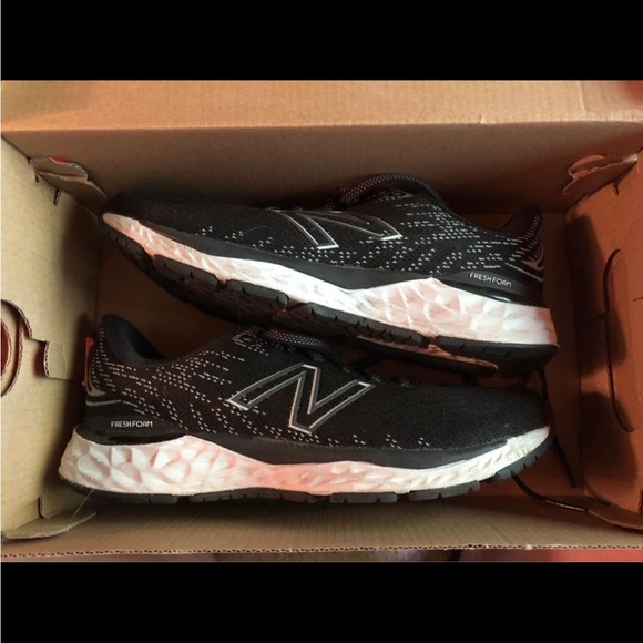 New Balance Fresh Foam 880v11 - EUC - Picture 2 of 4